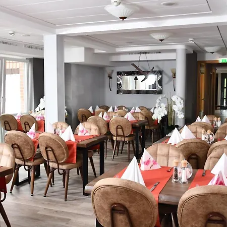 Отель Landhaus Lengede Hotel 3*